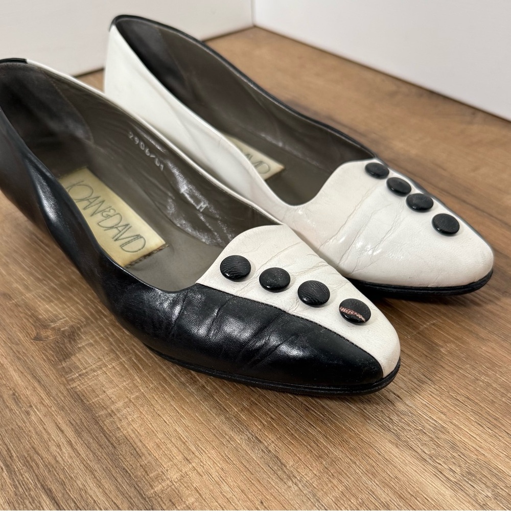 Vintage Joan & David Black White Button Detail Flats Classic  7